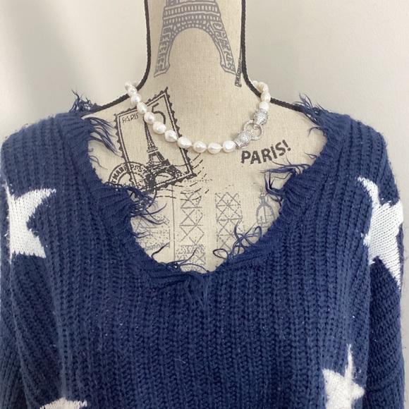 Women’s NavyBlue White Stars Cropped VNeck Distressed Fringes Knit LS Sweater - Picture 2 of 3